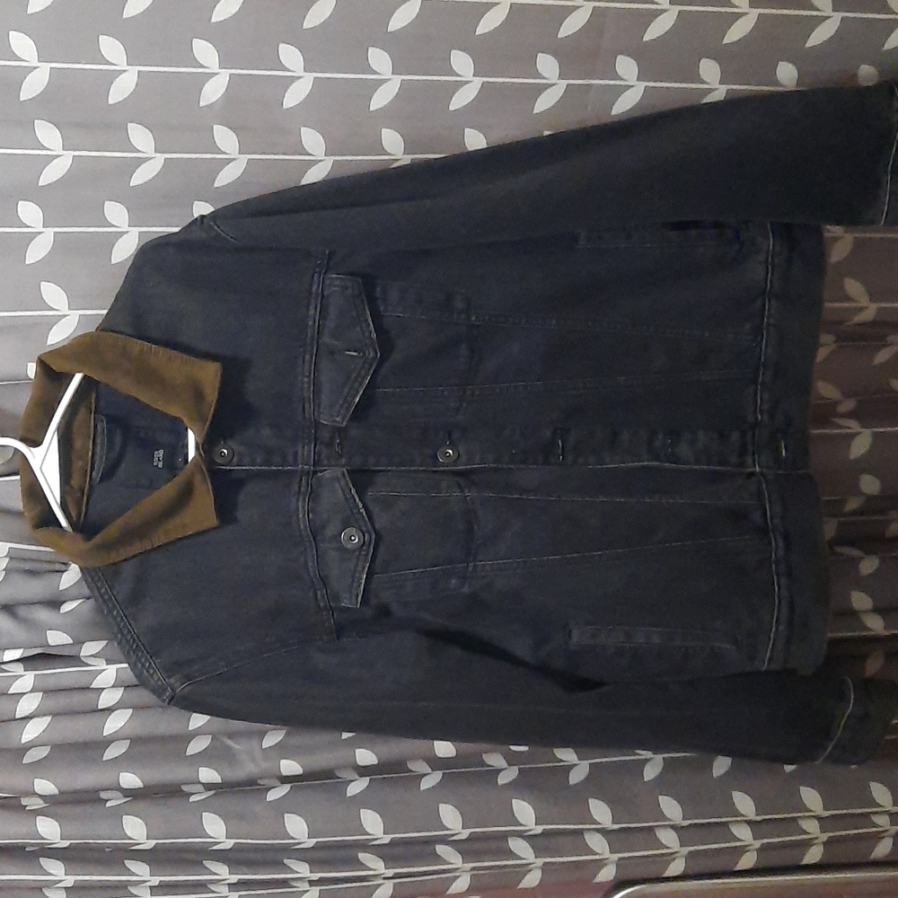 Denim jacket with suede collar